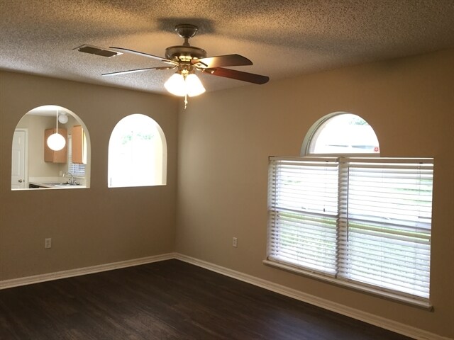 Building Photo - 1099 Welch Hill Cir