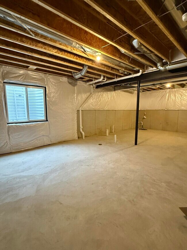 Building Photo - 6173 S Trailwoods Dr