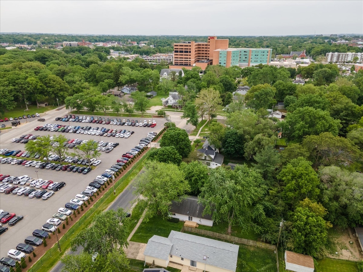 Carle Foundation Hospital - 1001 N Coler Ave
