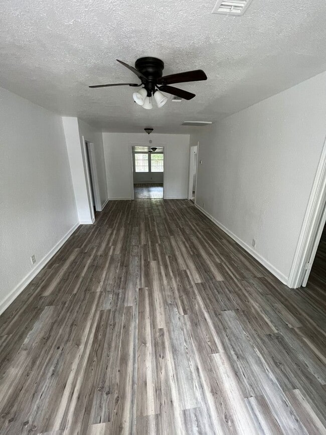 Building Photo - Gorgeous all renovated Home in Beaumont, TX!