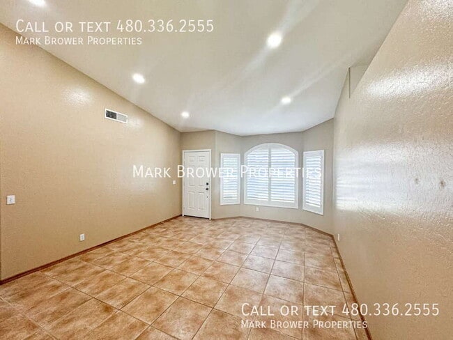 Building Photo - 566 S Esmeralda