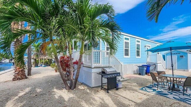 Building Photo - 5031 5th Ave