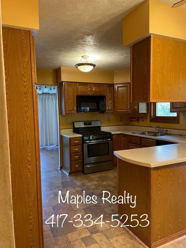 Building Photo - 3 bedroom, 2.5 bath in Ridgedale, MO near Big Cedar Lodge