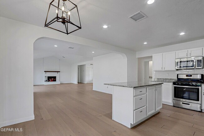 Building Photo - 4828 Ballerina Dr