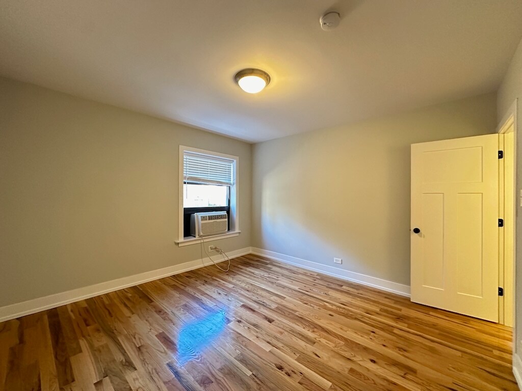 Building Photo - 562 W Arlington Pl