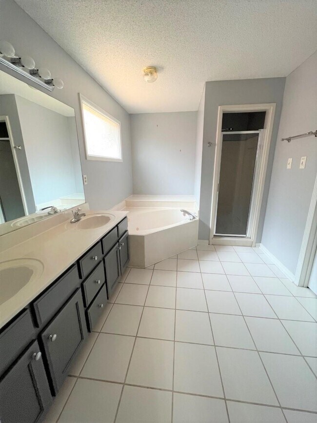 Building Photo - 1408 Squire Dudney Dr