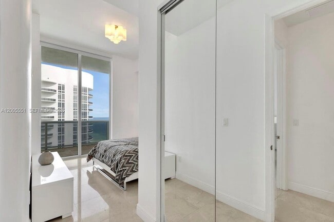 Building Photo - 15811 Collins Ave