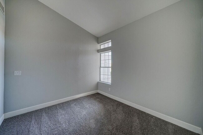Building Photo - 8940 E Palm Ridge Dr
