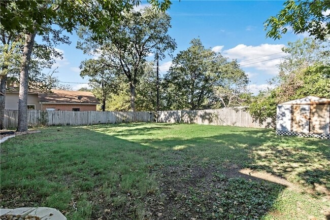 Building Photo - 2703 Allen Forest Dr