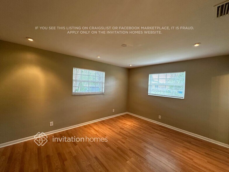 Building Photo - 5430 SW 21st St