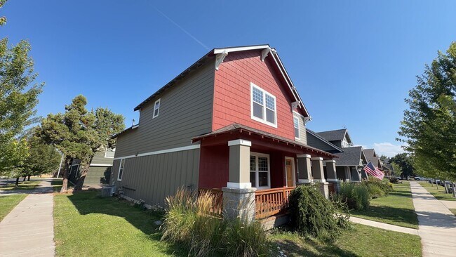Building Photo - 2728 NE Black Oak Pl