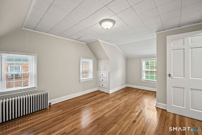 Building Photo - 575 S Main St