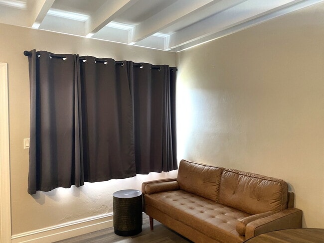 Building Photo - Private Fort Lauderdale FURNISHED 1/1 Avai...