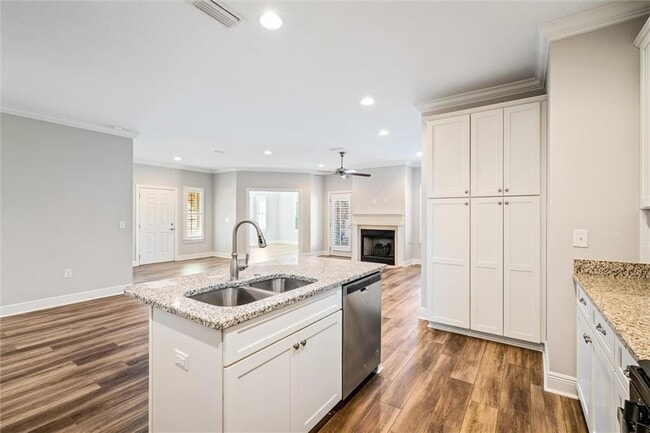 Building Photo - 1203 Holmes Ave