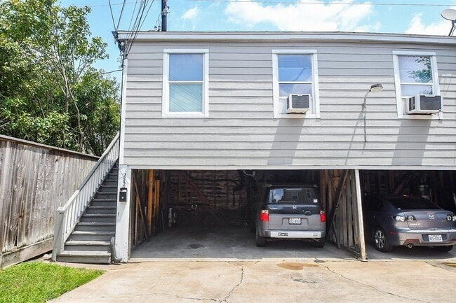 Building Photo - 2722 Wroxton Rd