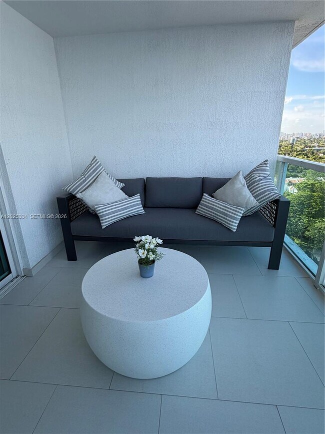 Building Photo - 2101 Brickell Ave