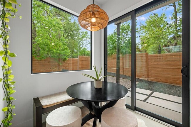 Building Photo - 1710 Adina St