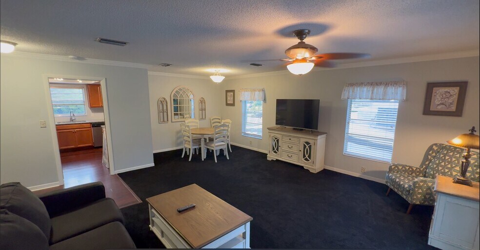 Building Photo - 4143 Shore Acres Blvd NE