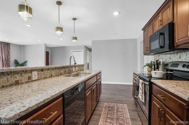 Building Photo - 2905 W Hickory Grove Rd