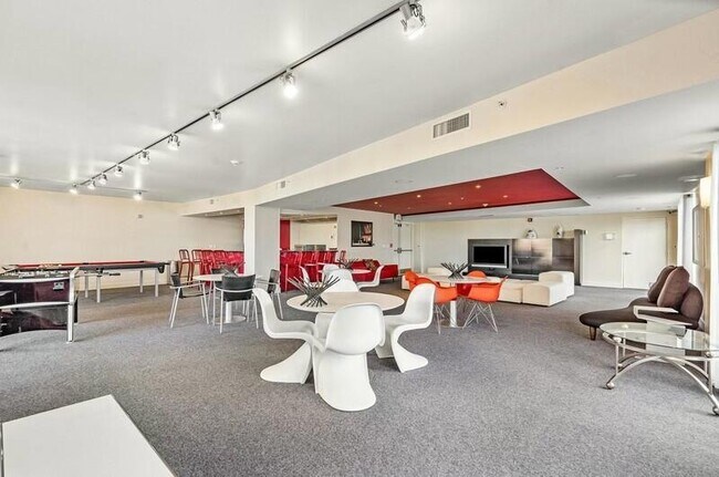 Building Photo - 1551 N Flagler Dr