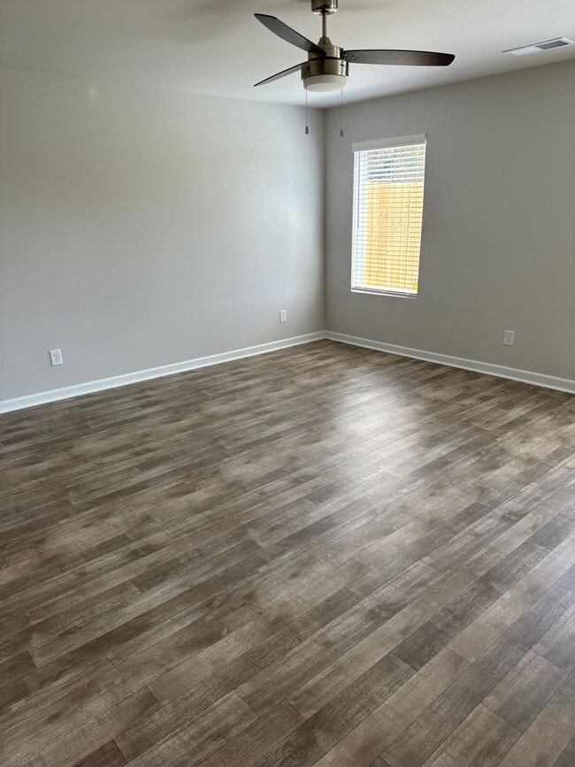 Building Photo - *Preleasing Now* -Three Bedroom | Two and a Half Bath Townhome in Driftwood | Lincoln Schools!