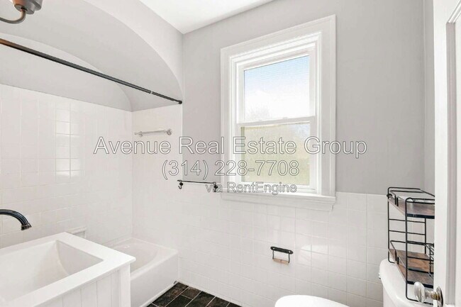 Building Photo - 324 Oakley Ln