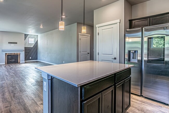 Building Photo - Spacious 4 bed home in Cascade Vista Commu...