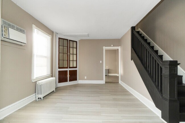 Building Photo - 458 Main St