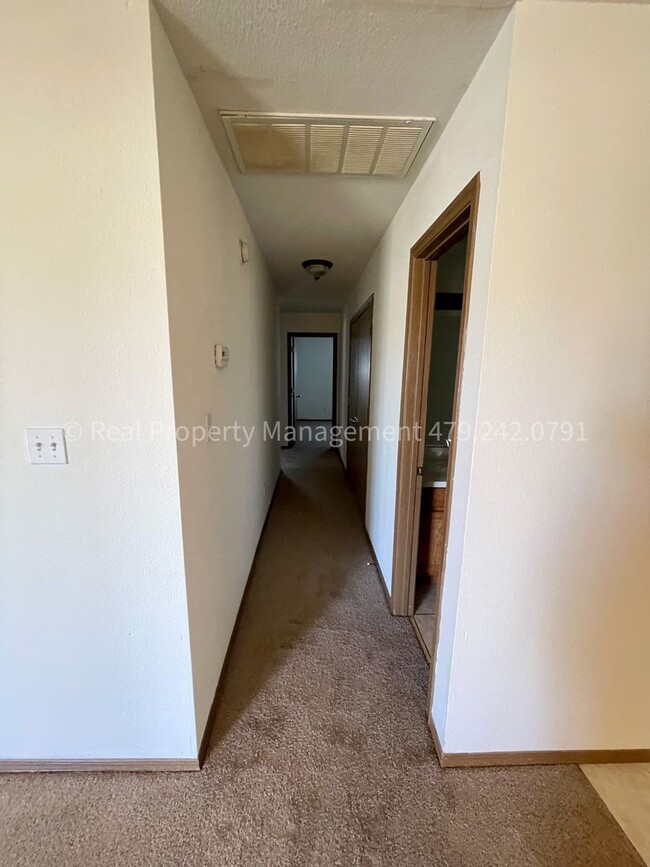 Building Photo - 1200 Fianna Pl Ct