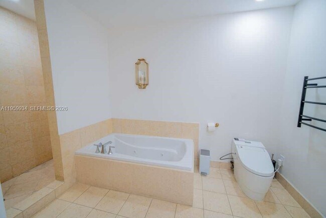 Building Photo - 20000 E Country Club Dr