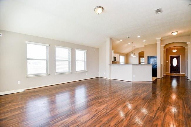 Building Photo - 2023 Manchester Crossing Dr