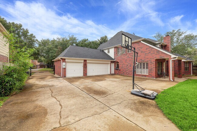 Building Photo - 19210 Foxtree Ln