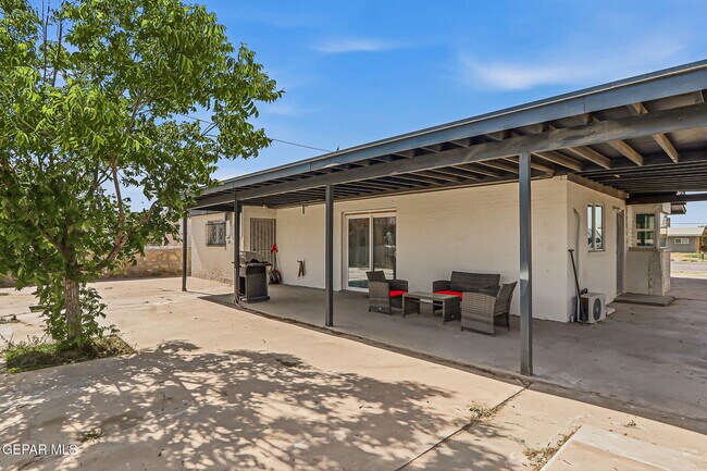 Building Photo - 5912 Delta Dr