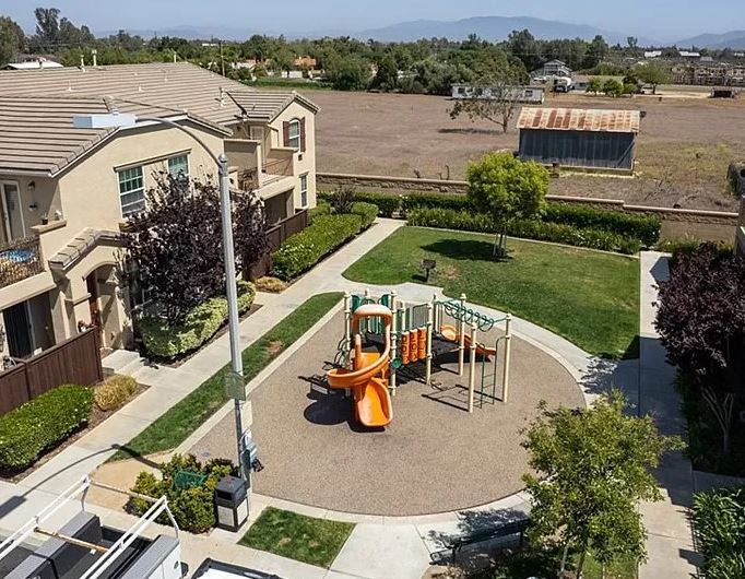 Building Photo - 41865 Davenport Way