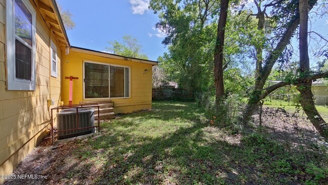 Building Photo - 1162 Lake Forest Blvd