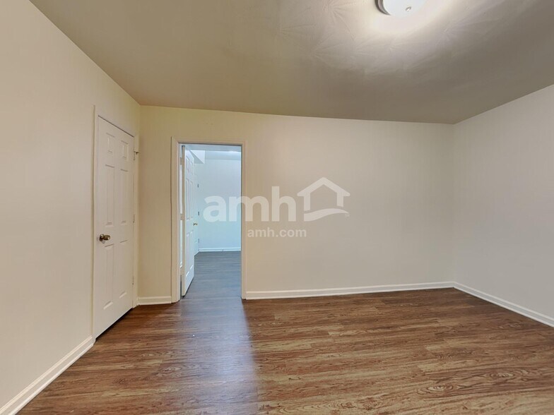 Building Photo - 272 Twin Creeks Rd