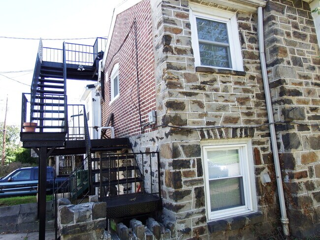 Building Photo - 1018 E 36th St