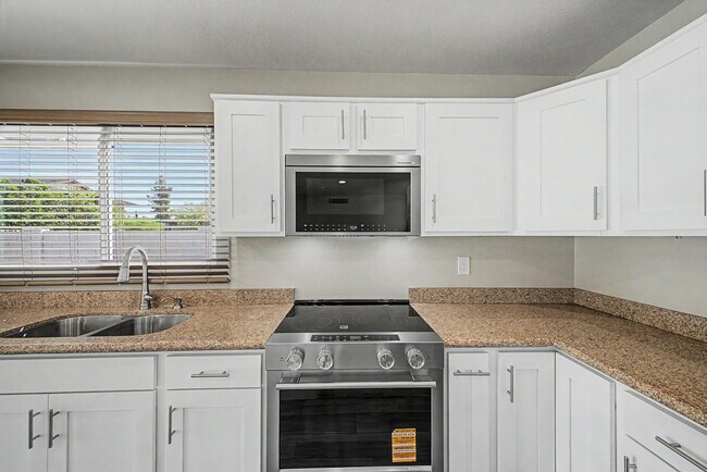 Building Photo - 710 E Bell De Mar Dr