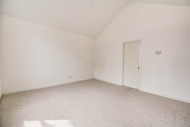 Building Photo - 822 Ruthven St