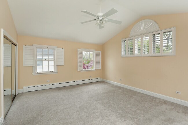 Building Photo - 651 Brier St