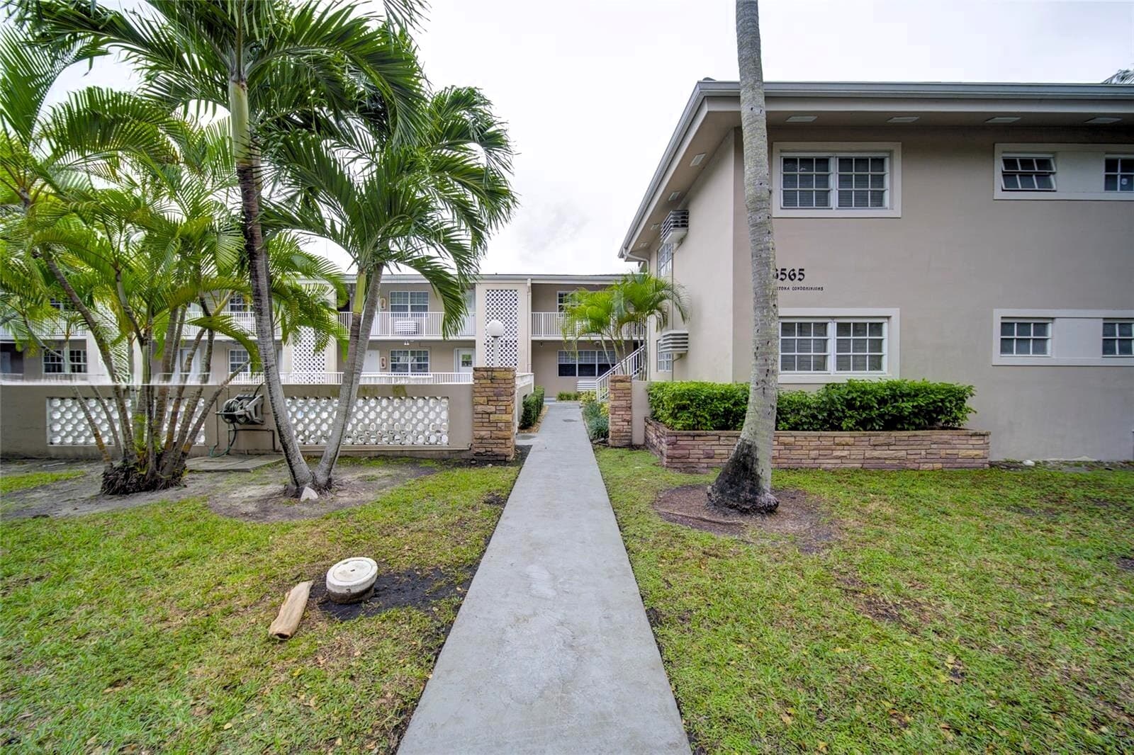 Building Photo - 6565 Santona St