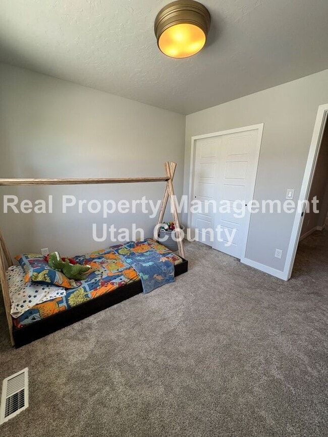 Building Photo - 264 S Hidden Lagoon Pl