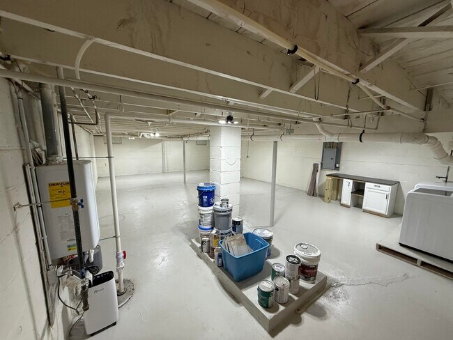 Building Photo - 42 Woodland Ave