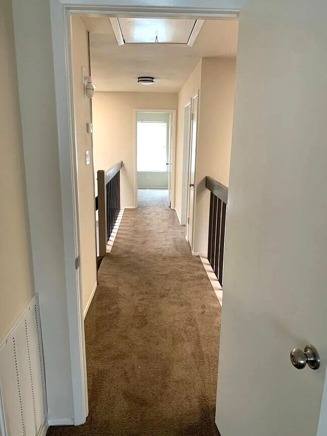 Building Photo - 12121 Bob White Dr