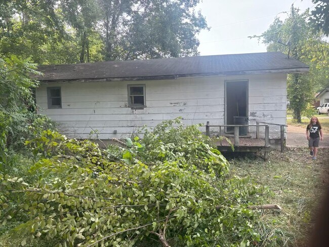 Building Photo - 511 Bud Ave