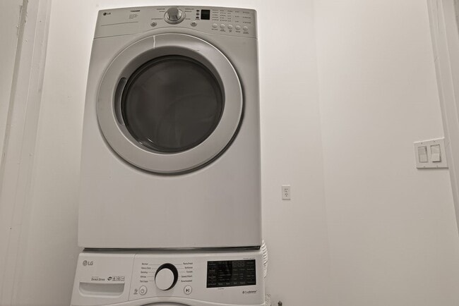 Building Photo - 724 Ruthven St