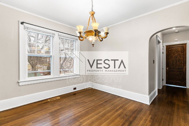 Building Photo - 68 Maple St