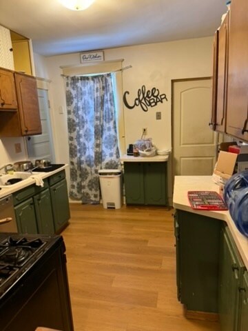 Building Photo - 718 6th St E