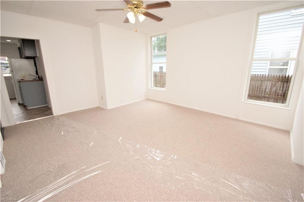 Family Room - 557 Ohio St