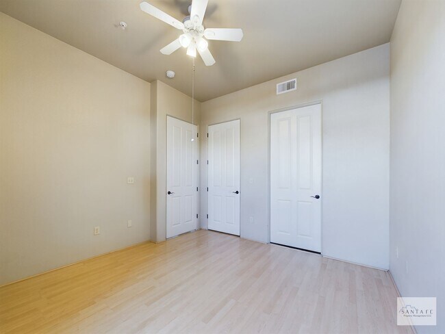 Building Photo - Highly Desirable Alameda Compound Condo!